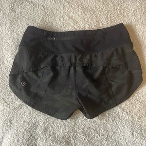 Lululemon “speed up” short